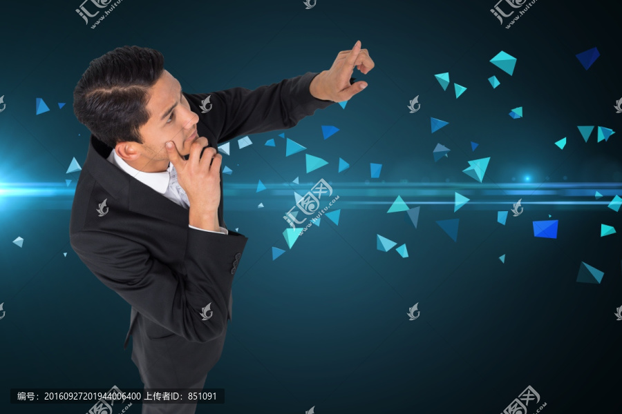 成熟的商人指著復(fù)合圖像