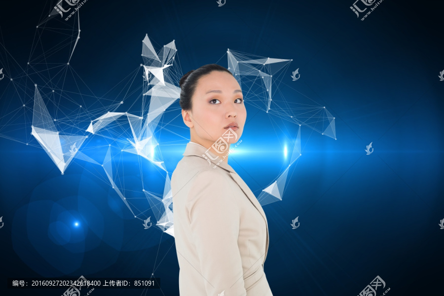 商人嚴(yán)肅的看著鏡頭的復(fù)合形象