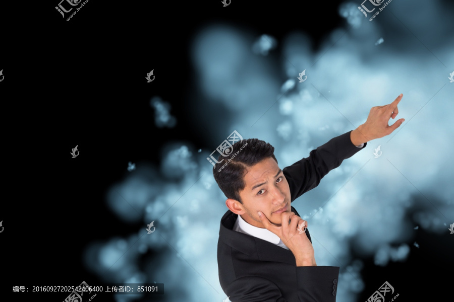 深思熟慮的亞洲商人指向復合形象