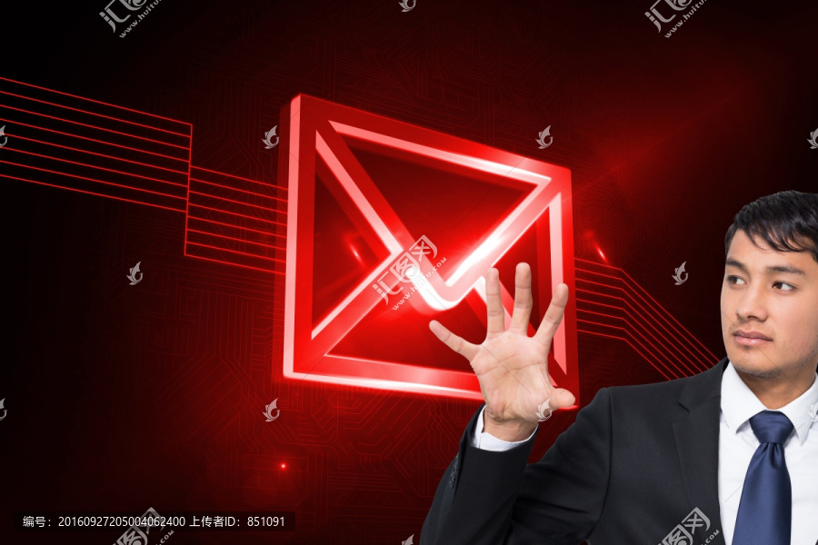 表情嚴(yán)肅的商人持有復(fù)合圖像