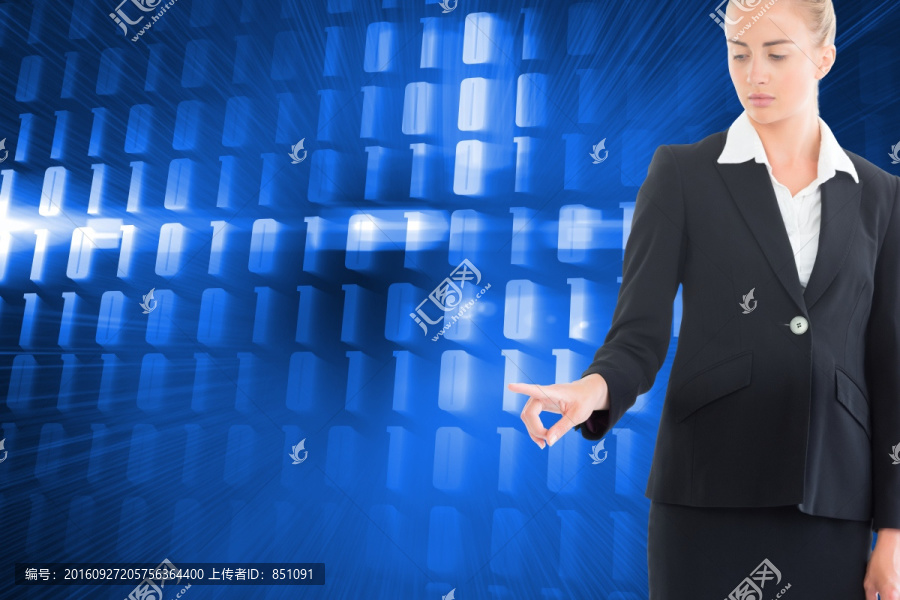 金發(fā)女商人指出兩者復合圖像