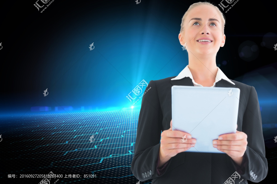 金發(fā)女商人抱著平板復(fù)合圖像
