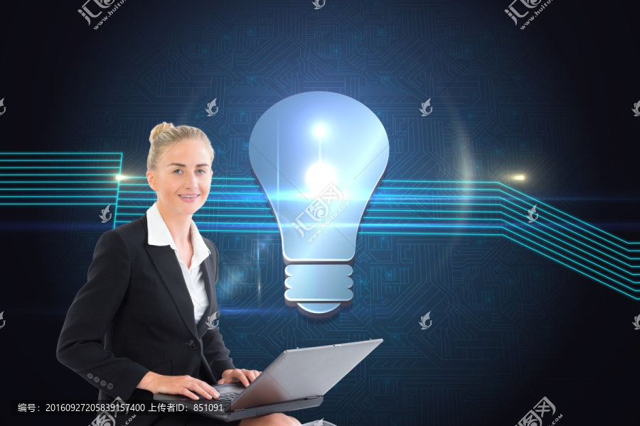 女商人使用筆記本電腦的復合形象