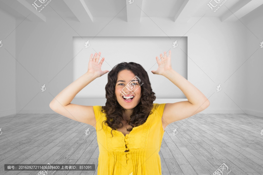 女商人高舉雙手的復合形象