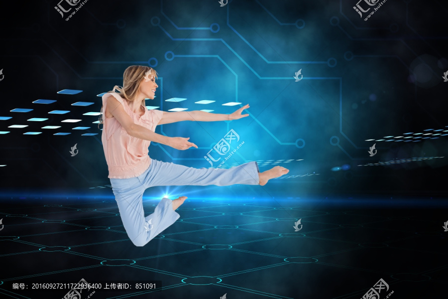 女商人跳著舞蹈的復(fù)合形象