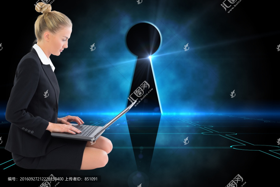 女商人使用筆記本電腦的復(fù)合形象