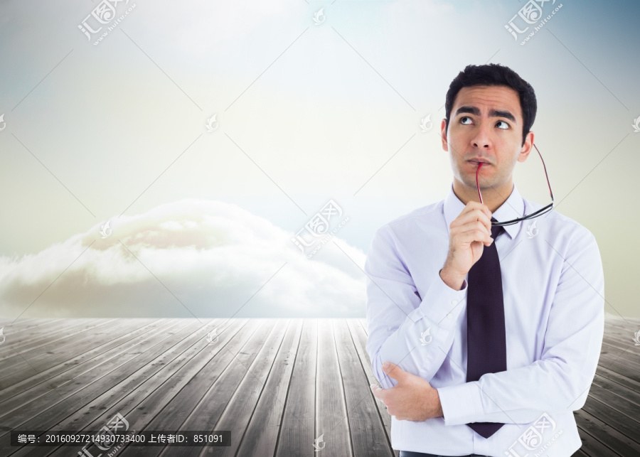 思維商人持有眼鏡的復(fù)合形象