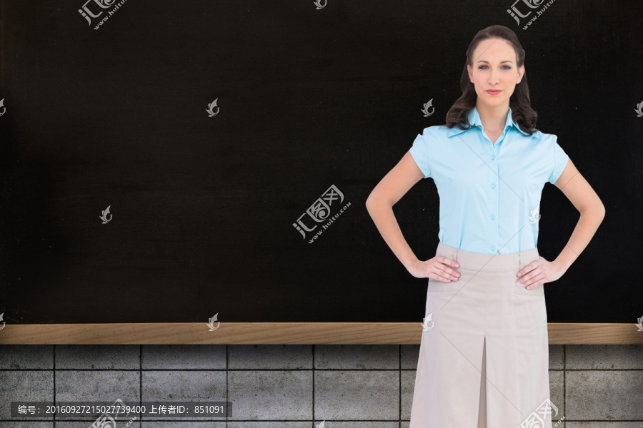 女商人雙手叉腰的復(fù)合形象