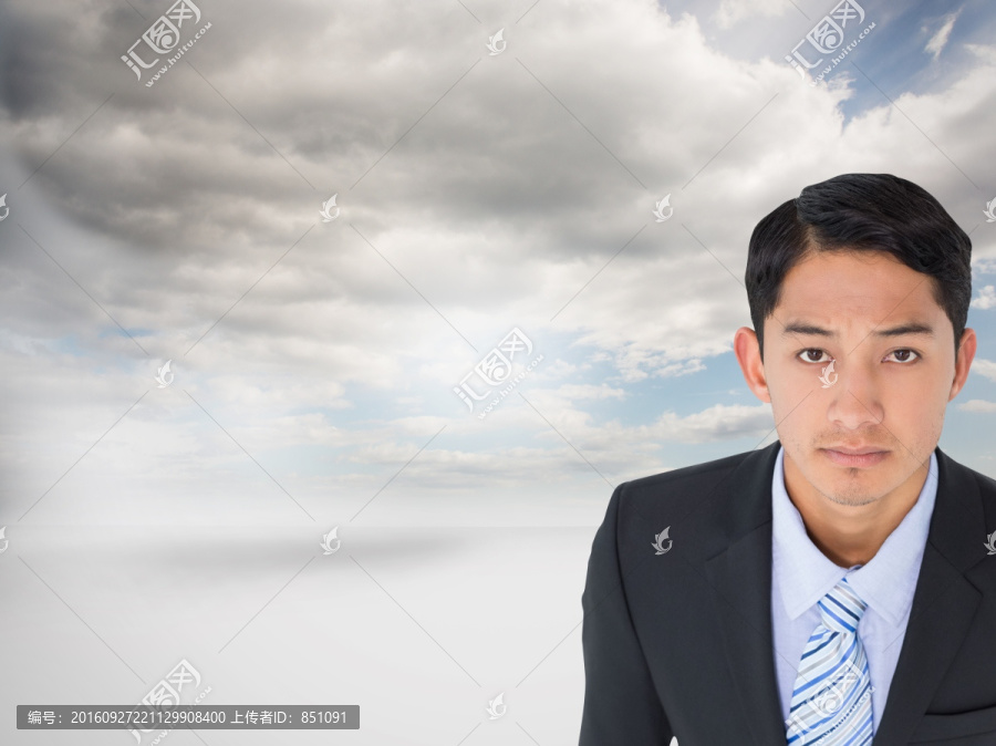 商人嚴肅的看著鏡頭的復(fù)合形象