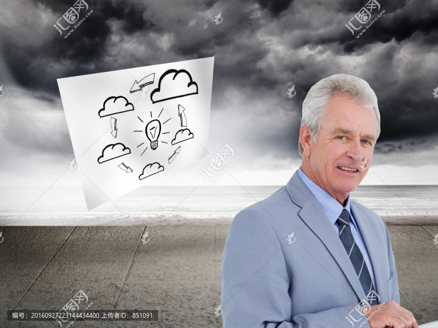 成熟的商人看著鏡頭的復(fù)合形象