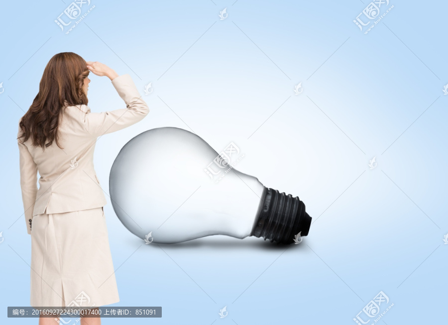 商人背對著鏡頭的復合形象