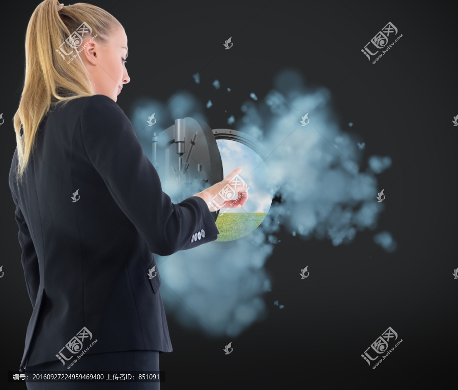 女商人指著復(fù)合圖像