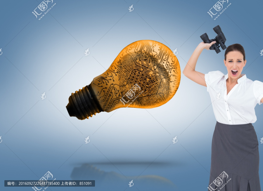商人驚訝的拿著望遠鏡的復合形象