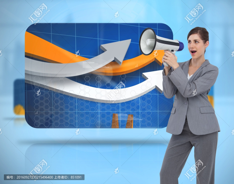 女商人拿著擴音器大叫的復合形象