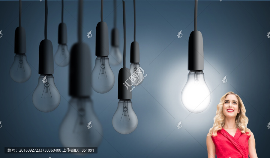 金發(fā)美女微笑著的復合形象