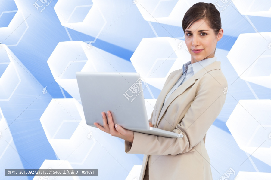 女商人使用筆記本電腦的復合形象