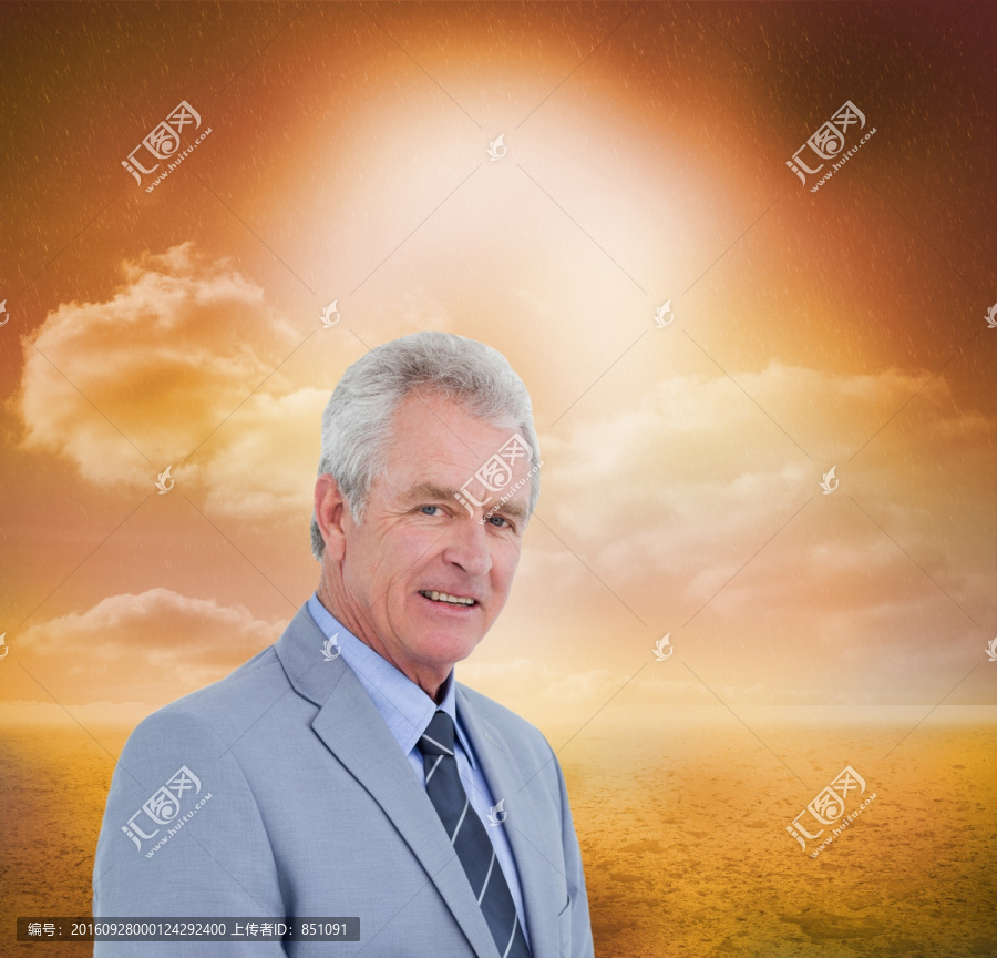 商人微笑著看著鏡頭的復(fù)合形象