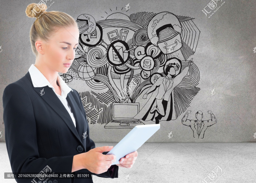 金發(fā)女商人抱著平板復(fù)合圖像