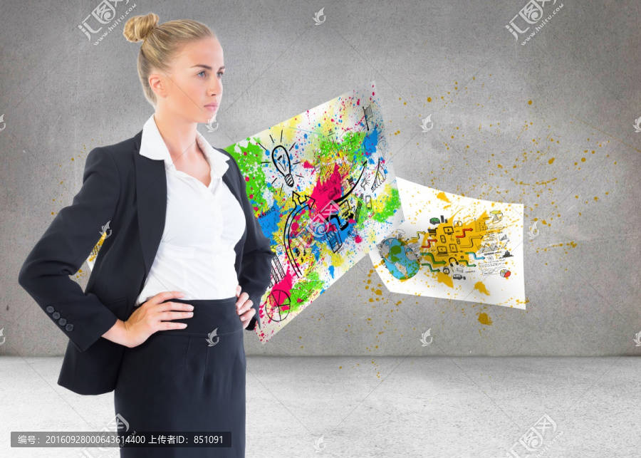 金發(fā)女商人站著的復(fù)合圖像