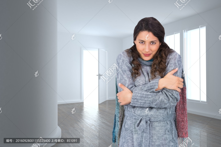女商人交叉著雙臂的復(fù)合形象
