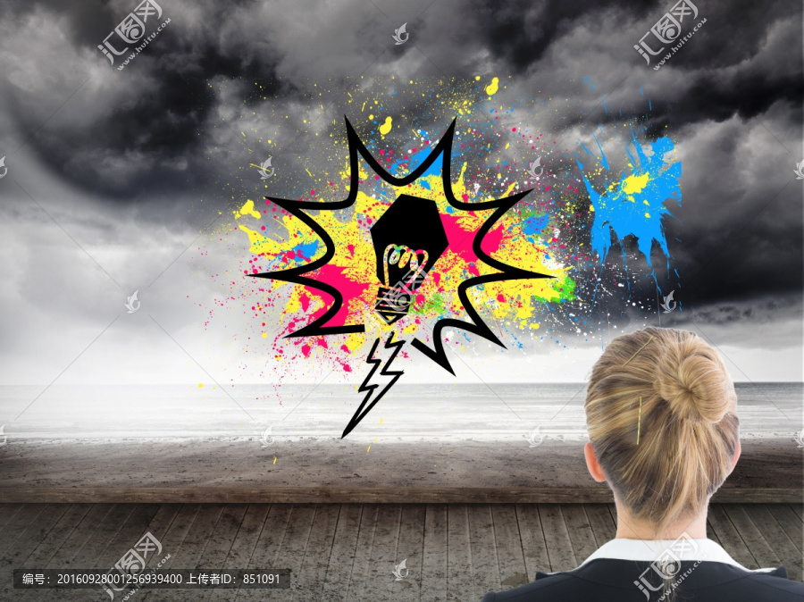 金發(fā)女商人雙手放在臀部復(fù)合圖像