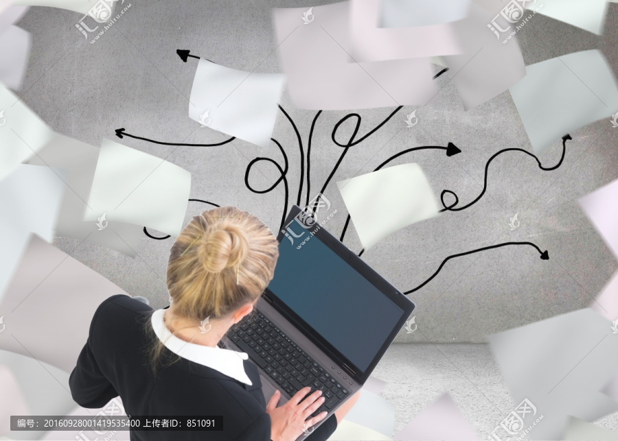 女商人使用筆記本電腦的復(fù)合圖像