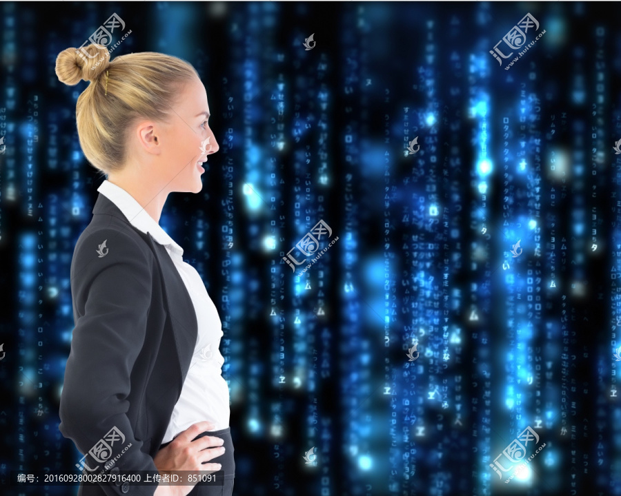 金發(fā)女商人站著的復(fù)合圖像
