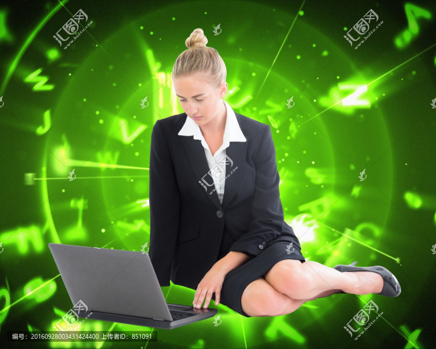 女商人使用筆記本電腦的復(fù)合形象