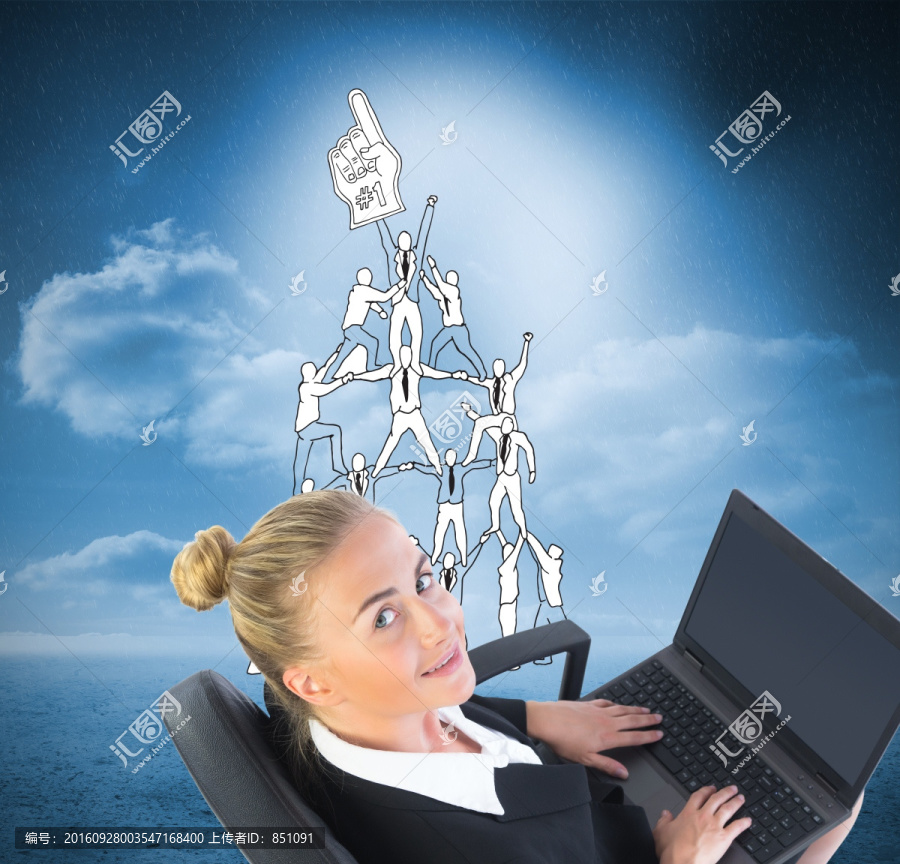 女商人使用筆記本電腦的復(fù)合圖像