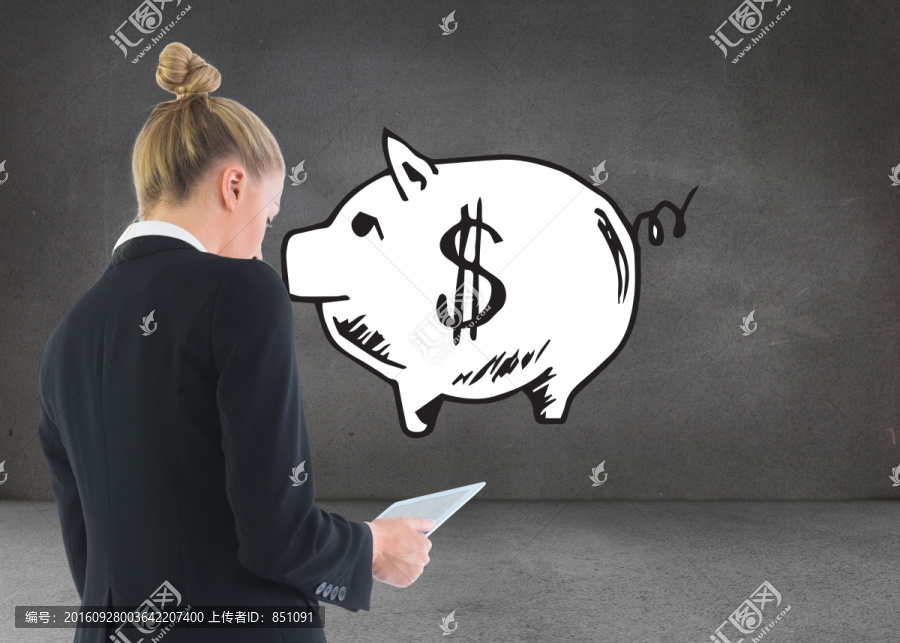 金發(fā)女商人抱著平板的復(fù)合圖像