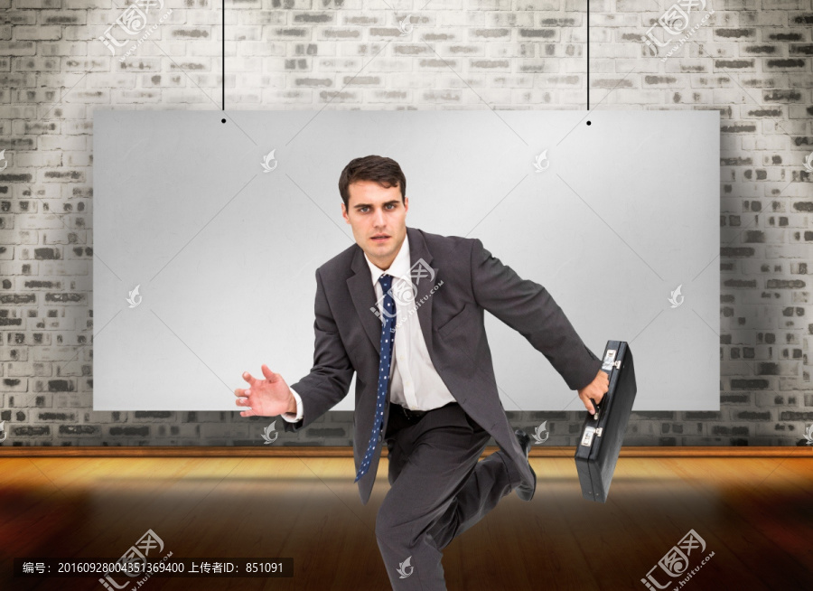 商人拎著包奔跑的復(fù)合形象