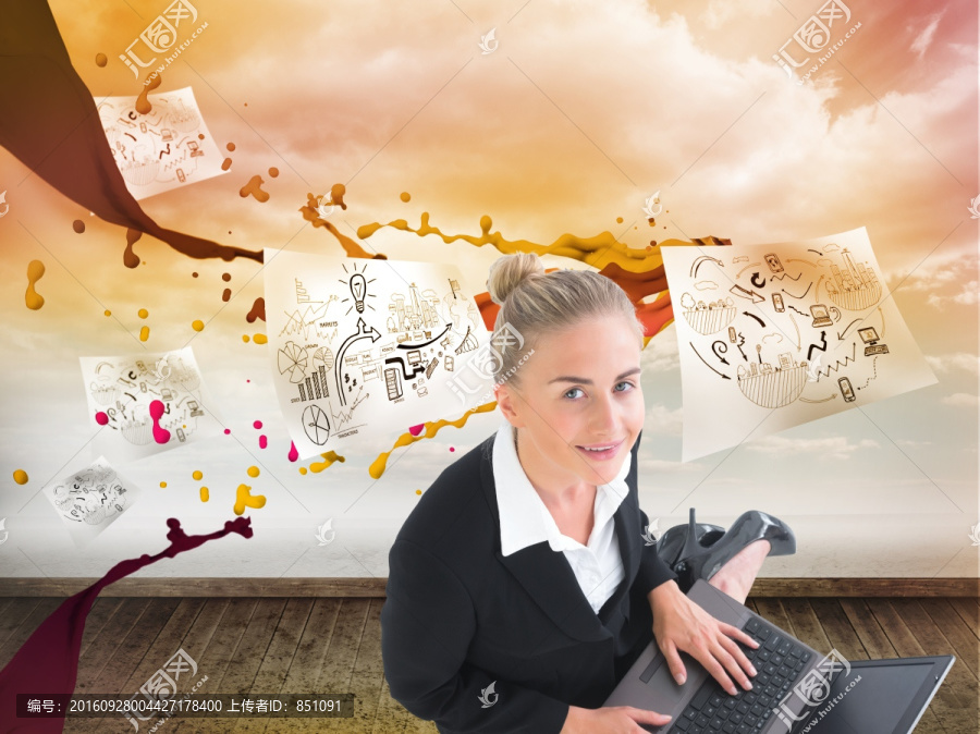 女商人使用筆記本電腦的復(fù)合形象