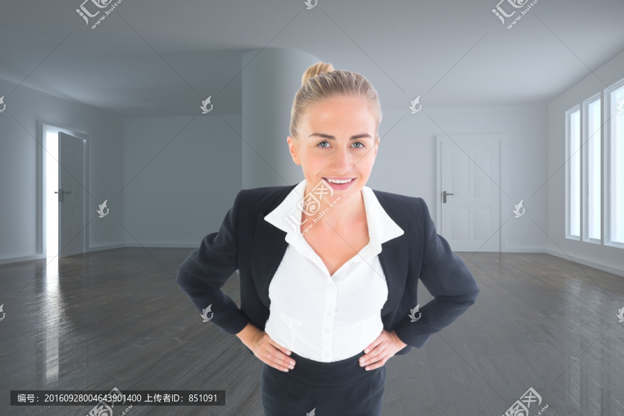 金發(fā)女商人站著的復(fù)合圖像