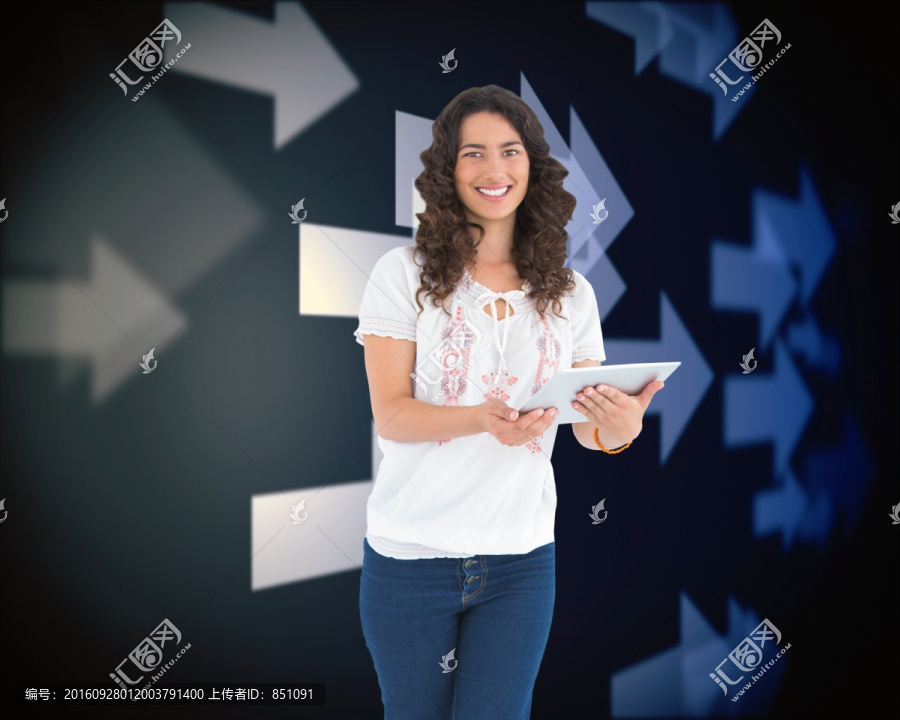 女人拿著平板電腦的復合形象