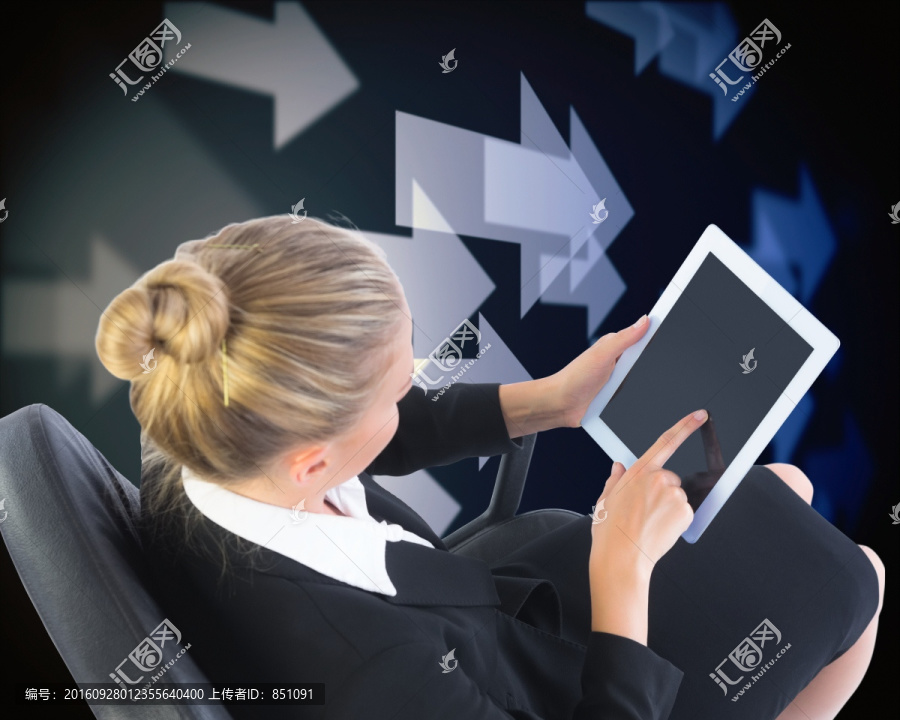 女商人坐在轉(zhuǎn)椅上的復(fù)合圖像