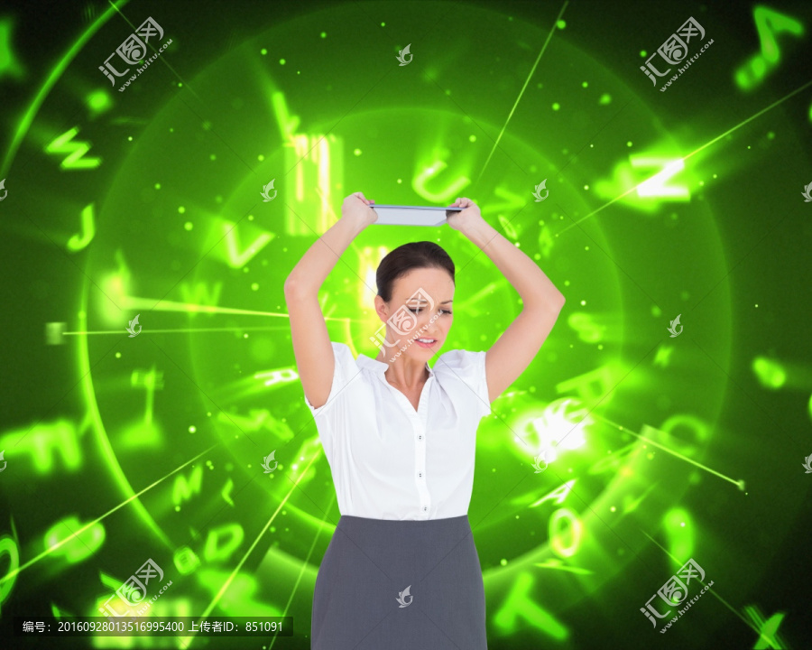 女商人高舉著平板電腦的復(fù)合形象