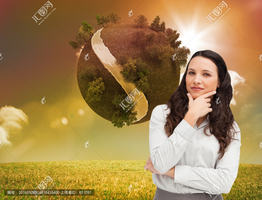 女商人托著下巴思考的復(fù)合形象