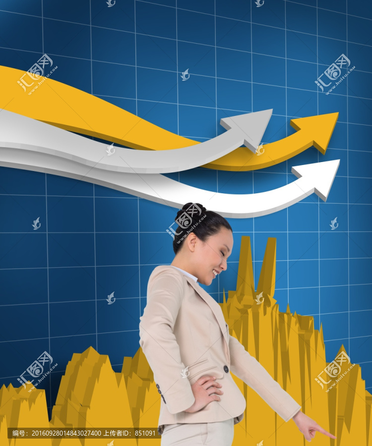微笑的亞洲商人指向復(fù)合圖像