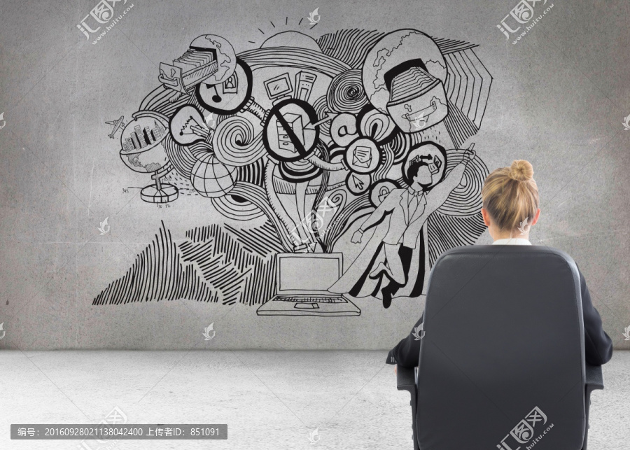 金發(fā)女商人坐在轉(zhuǎn)椅上的復(fù)合圖像