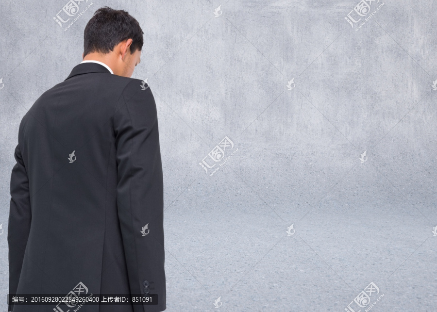 商人背對著鏡頭的復合形象