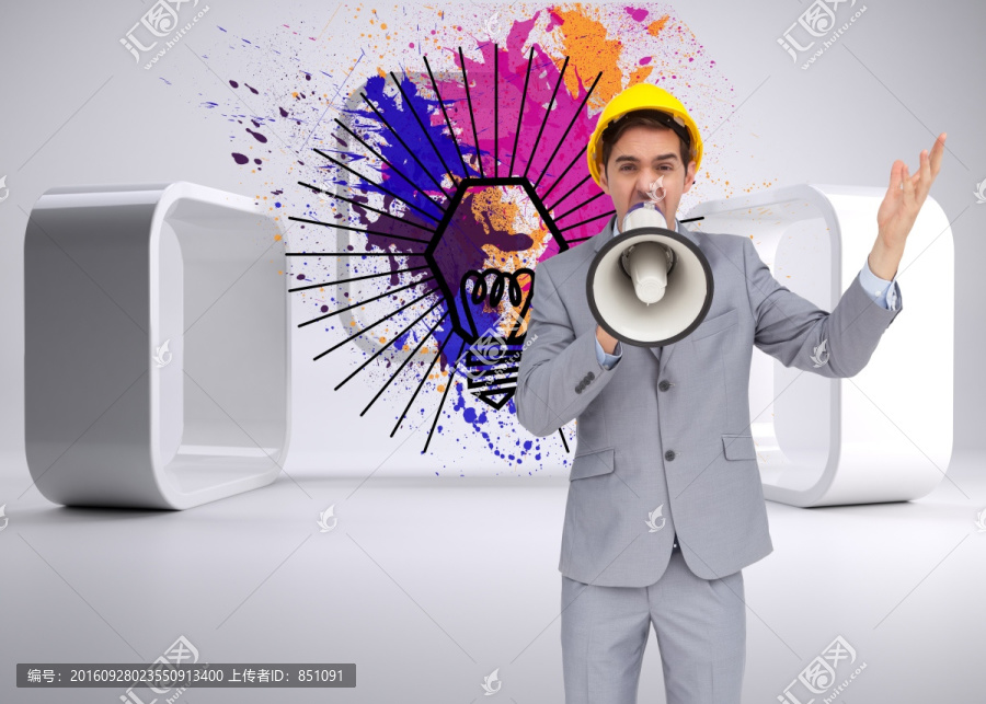建筑師拿著擴音器的復(fù)合形象