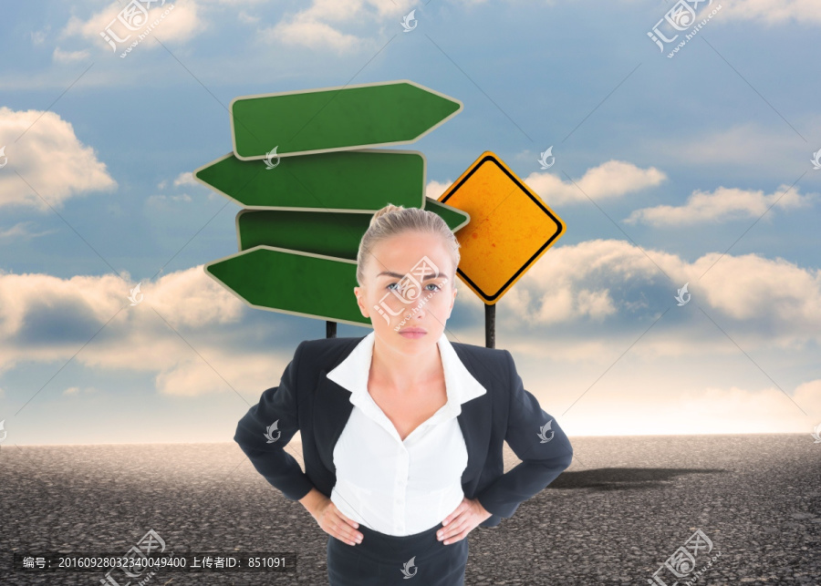 金發(fā)女商人站著的復(fù)合圖像