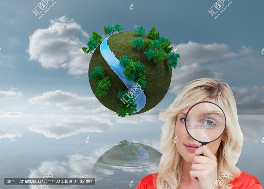 女人拿著放大鏡的復(fù)合形象