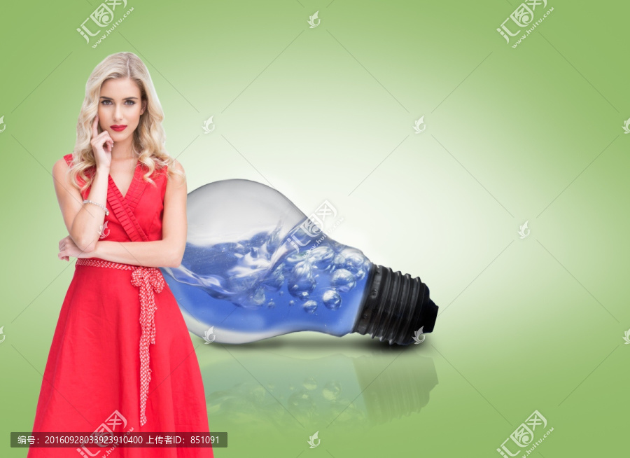 金發(fā)美女看著鏡頭的復(fù)合形象