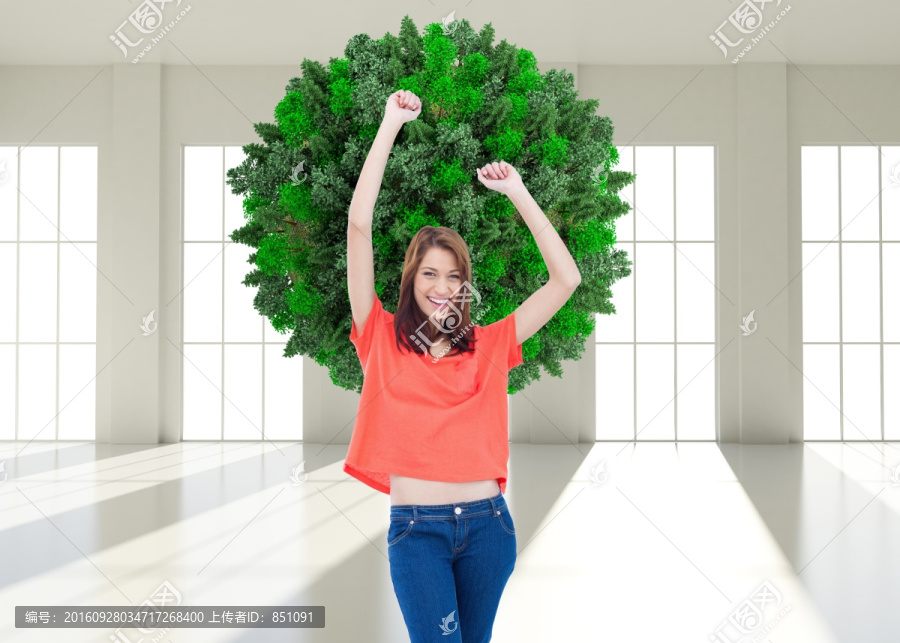 女人高舉著雙手的復合形象
