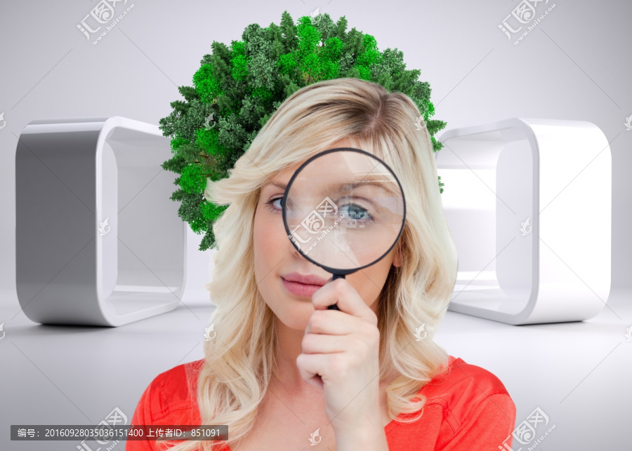 女人拿著放大鏡的復(fù)合形象