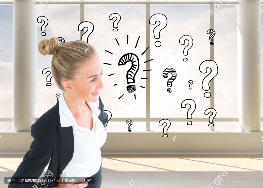 金發(fā)女商人站著的復(fù)合圖像
