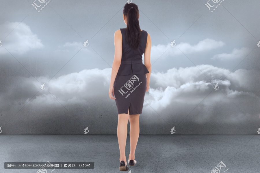 女商人背對著鏡頭的復(fù)合形象