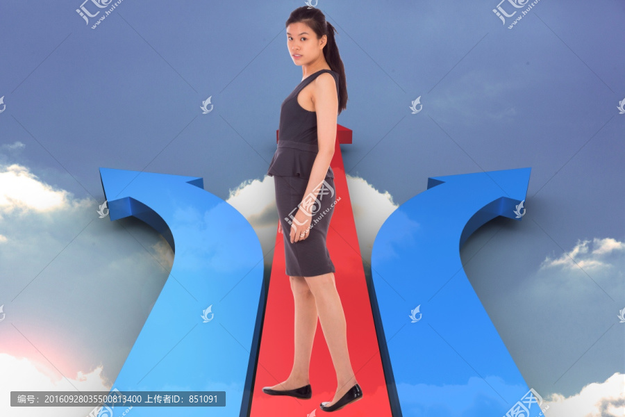 女商人側(cè)身看著鏡頭的復(fù)合形象