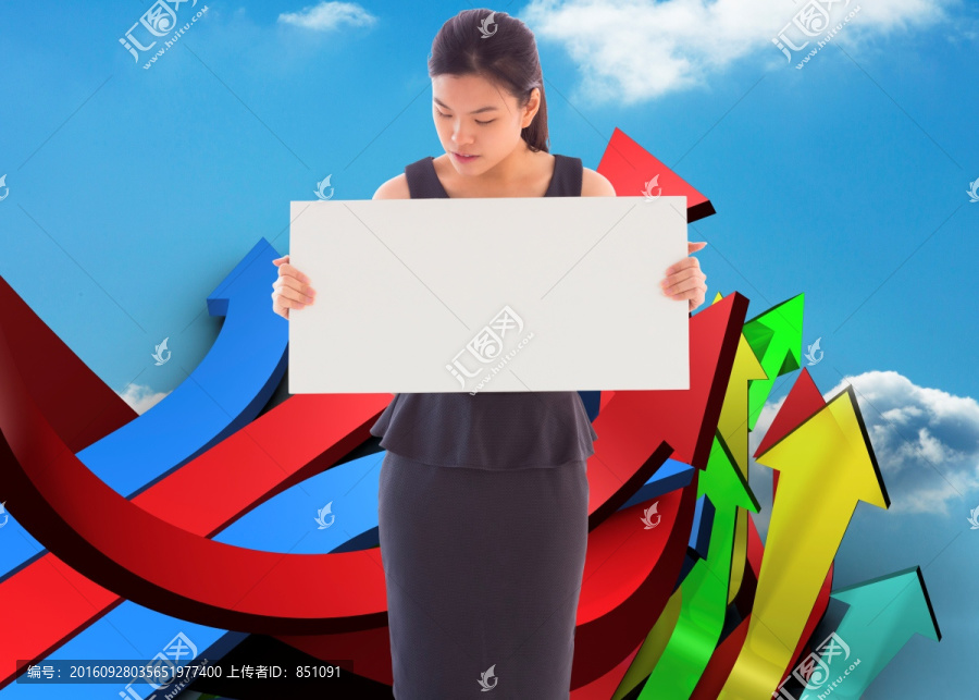 女商人拿著剪貼板的復合形象